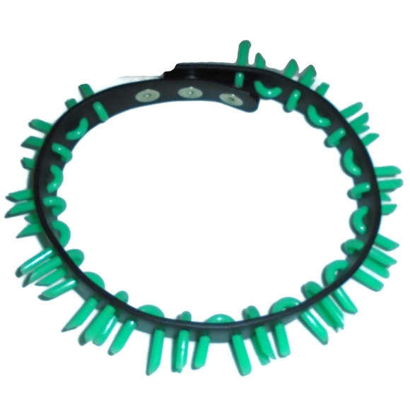 Glow in The Dark Spiked Choker NEW Black Green - Picture 2 of 8